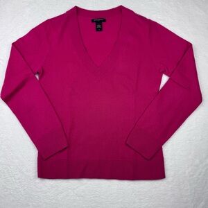Banana Republic 100% Cashmere Sweater. Pink V- neck sweater. Size M.
